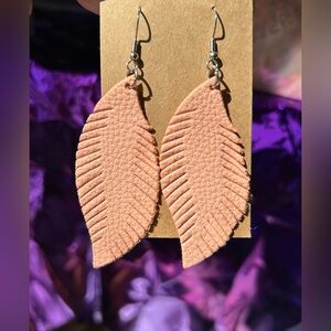 #209 | Pale Peach Fringe Leaf Dangle Earrings 🍑